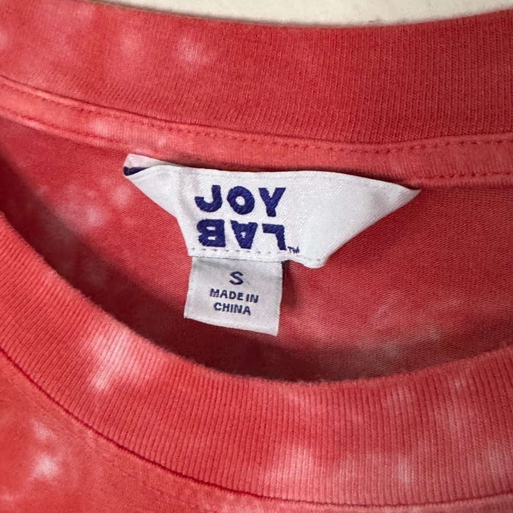 Joylab (sm) coral tie dye crop pullover. Shoulders have raw finished edging - Picture 3 of 5